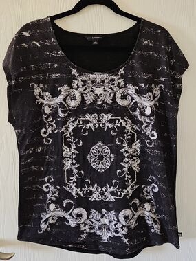 Rock & Republic Black Scoop Neck Baroque Scroll Print Tee